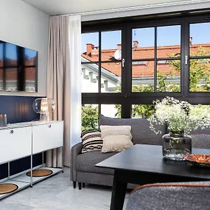 ***** Hotel apartamentowy H11 Polska