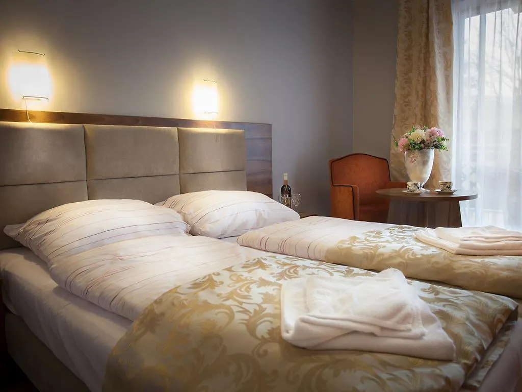 Hotel Trzy Sosny Szklarska Poreba 2*,